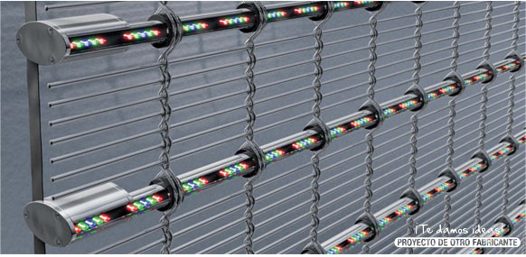 Detalle de cortinas de leds expresamente dise�adas para la decoraci�n de fachadas.