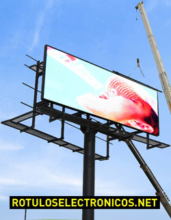 Las vallas de publicidad con tecnología led pueden instalarse sobre monopostes publicitarios. Las vallas de publicidad con tecnología led pueden instalarse sobre monopostes publicitarios.