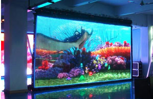 Pantallas de leds flexibles emitiendo video real a todo color