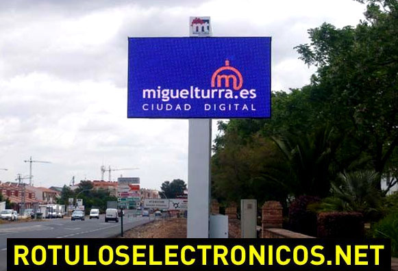 Instalaci&oacute;n de postes publicitarios en Ciudad Real